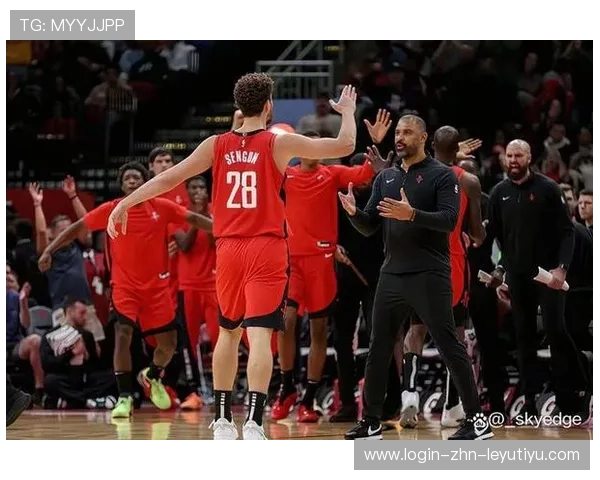 休斯敦火箭禁区强攻，阿尔佩伦申京低位得分