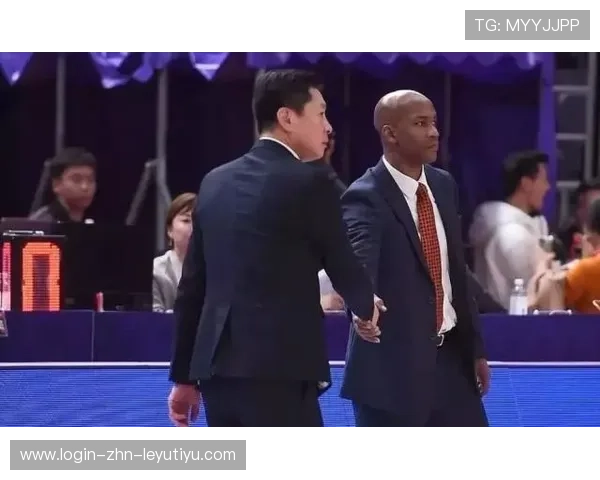 京粤大战的宿仇：马布里与李春江的冲突，李春江掀翻马布里