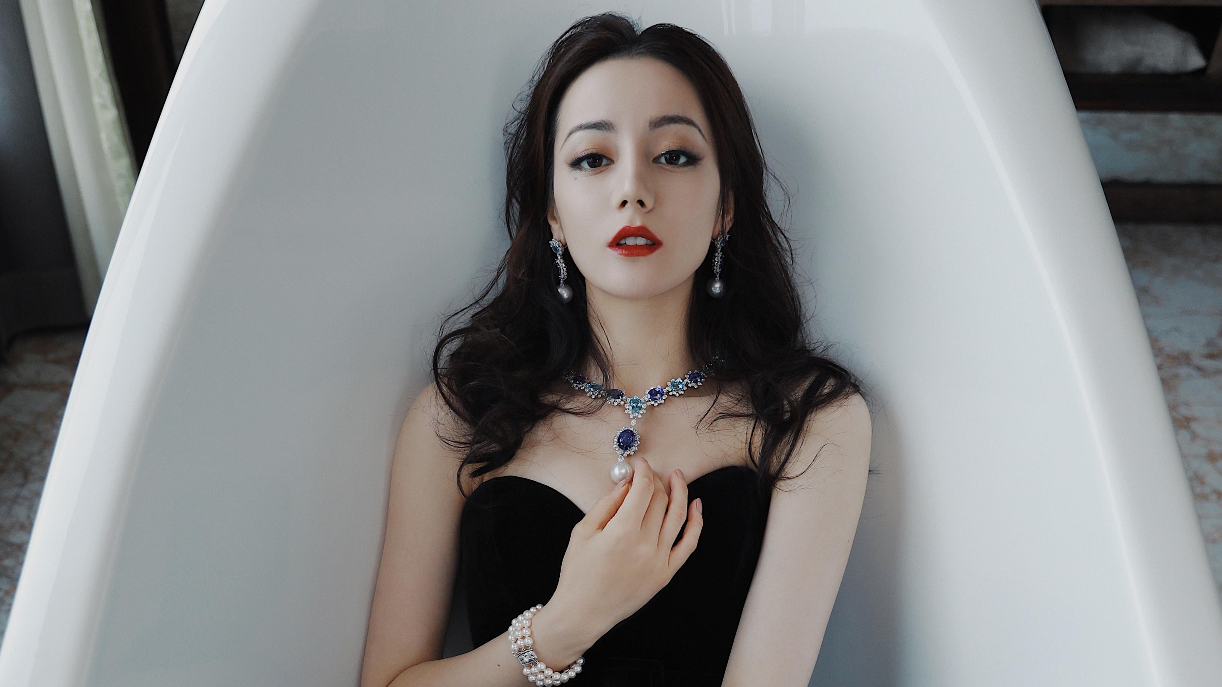 中国女篮核心球员带伤出战 展现拼搏精神，中国女篮主力队员有哪些