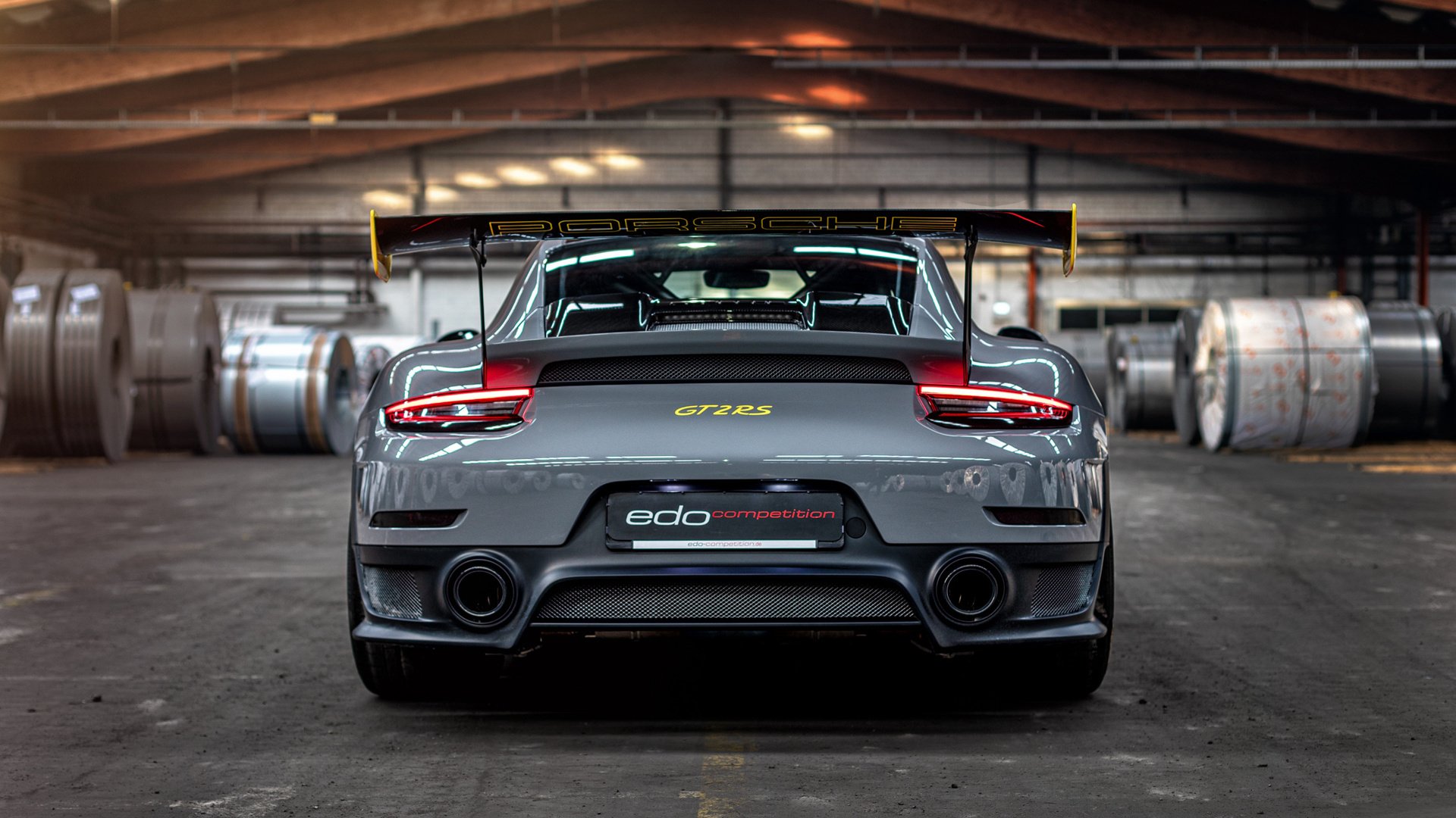 后防线防守成功率提升整体协作默契度大幅增强展现体系优势，后防球员