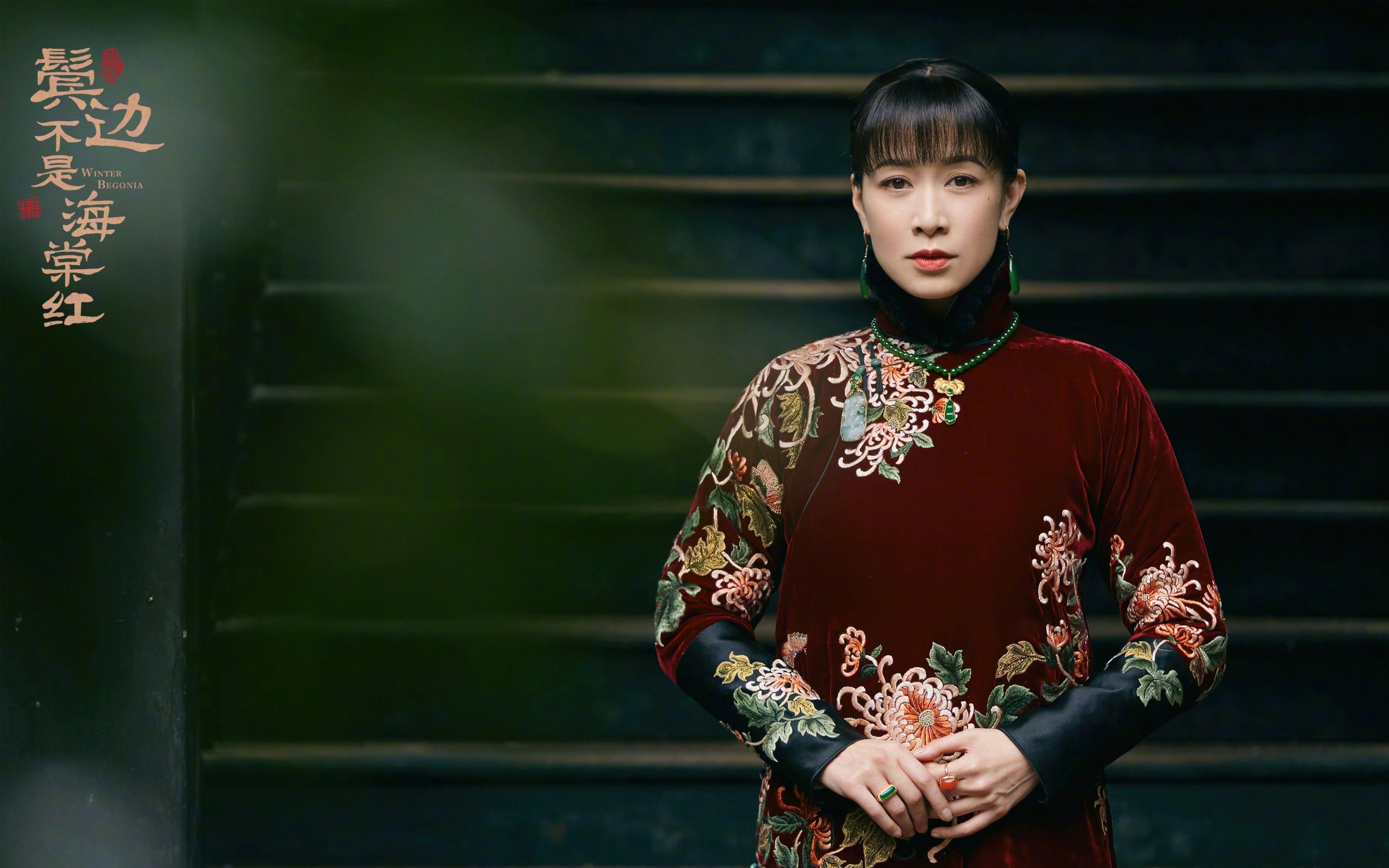 场边助教实时记录比赛数据用于赛后复盘与问题分析，考试场外助攻